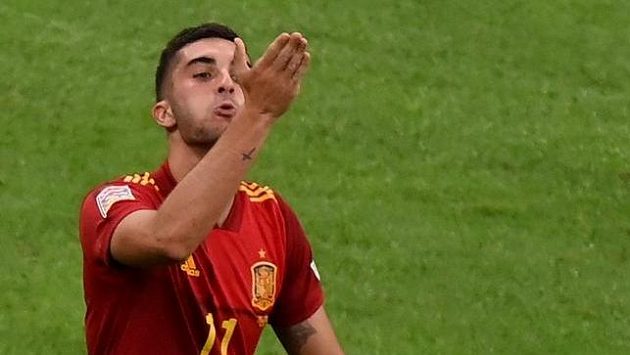 Ferrán Torres přijel z finálových bojů v Lize národů zraněný. Ferrán Torres přijel z finálových bojů v Lize národů zraněný.
