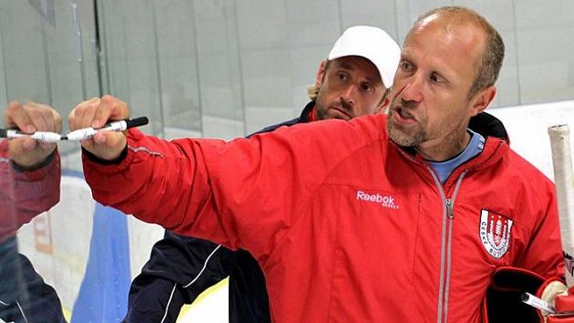 Jaroslav Modrý je novým hlavním trenérem hokejistů extraligových Českých Budějovic. Jaroslav Modrý je novým hlavním trenérem hokejistů extraligových Českých Budějovic.