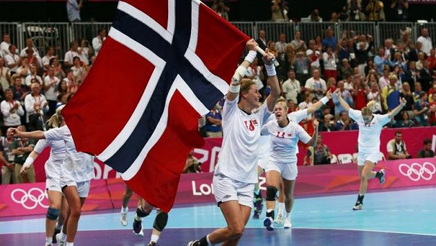 Norské házenkářky se radují z vítězství ve finále olympijských her nad Černou Horou. Norské házenkářky se radují z vítězství ve finále olympijských her nad Černou Horou.