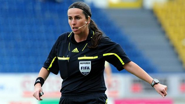 Šéfka fotbalových sudí Dagmar Damková. Šéfka fotbalových sudí Dagmar Damková.