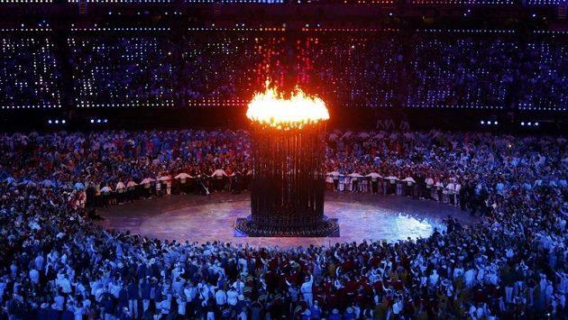 Olympijský oheň zapálen. Hry právě začaly. Olympijský oheň zapálen. Hry právě začaly.