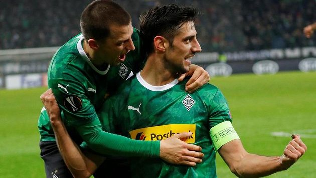 Gólová radost fotbalistů Borussie Mönchengladbach. Gólová radost fotbalistů Borussie Mönchengladbach.
