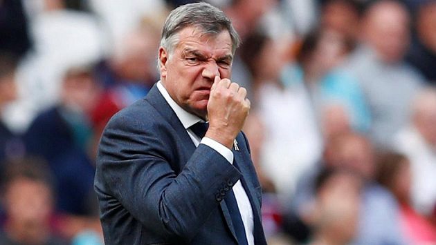 Manažer Sam Allardyce u fotbalistů Evertonu končí. Manažer Sam Allardyce u fotbalistů Evertonu končí.