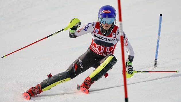 Mikaela Shiffrin na trati slalomu Světového poháru ve francouzském Courchevelu. Mikaela Shiffrin na trati slalomu Světového poháru ve francouzském Courchevelu.
