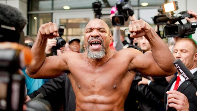 Americký profesionální boxer Shannon Briggs ví, jak upoutat pozornost. Americký profesionální boxer Shannon Briggs ví, jak upoutat pozornost.