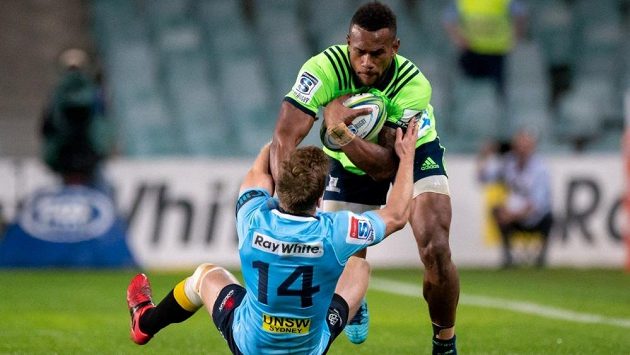 Tevita Nabura (nahoře) v souboji s Camem Clarkem v utkání australské ragbyové soutěže. Tevita Nabura (nahoře) v souboji s Camem Clarkem v utkání australské ragbyové soutěže.