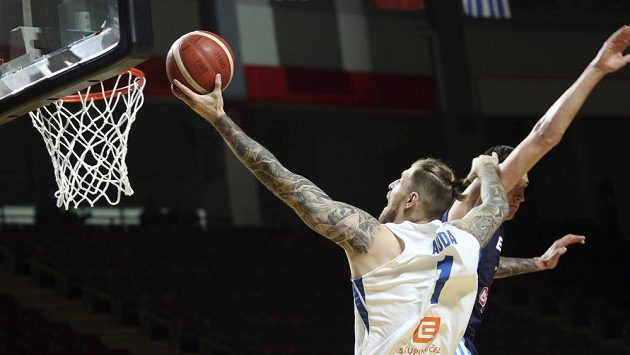Čeští basketbalisté završili vítězně náročnou cestu olympijskou kvalifikací ve Victorii, když ve finále rozdrtili Řecko 97:72. V akci český reprezentant Patrik Auda. Čeští basketbalisté završili vítězně náročnou cestu olympijskou kvalifikací ve Victorii, když ve finále rozdrtili Řecko 97:72. V akci český reprezentant Patrik Auda.