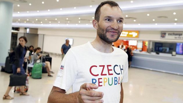 Český cyklista Jan Bárta před odletem na OH do Ria. Český cyklista Jan Bárta před odletem na OH do Ria.