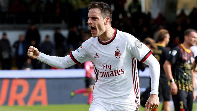 Milánský Giacomo Bonaventura při utkání s Beneventem. Milánský Giacomo Bonaventura při utkání s Beneventem.