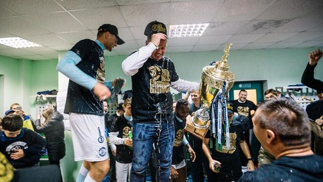 Marcel Lička slavil titul Brestu v běloruské fotbalové lize. K úspěchu gratuloval i Diego Maradona. Marcel Lička slavil titul Brestu v běloruské fotbalové lize. K úspěchu gratuloval i Diego Maradona.