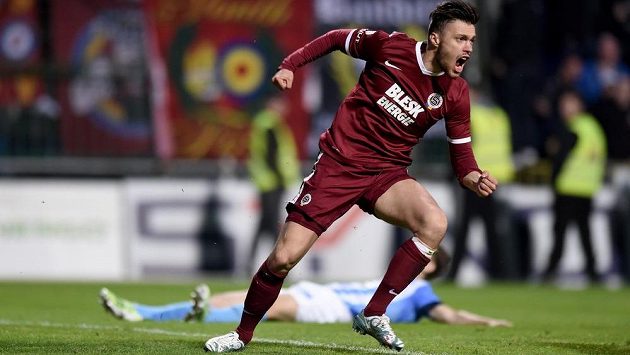 Václav Kadlec ze Sparty oslavuje gól na 1:1 během utkání v Mladé Boleslavi. Václav Kadlec ze Sparty oslavuje gól na 1:1 během utkání v Mladé Boleslavi.