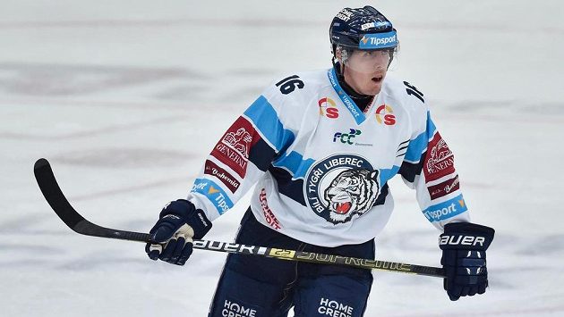 Liberecký útočník Marek Kvapil se proti Pardubicím bodově neprosadil a jeho obdivuhodná série skončila na čísle 23. Liberecký útočník Marek Kvapil se proti Pardubicím bodově neprosadil a jeho obdivuhodná série skončila na čísle 23.