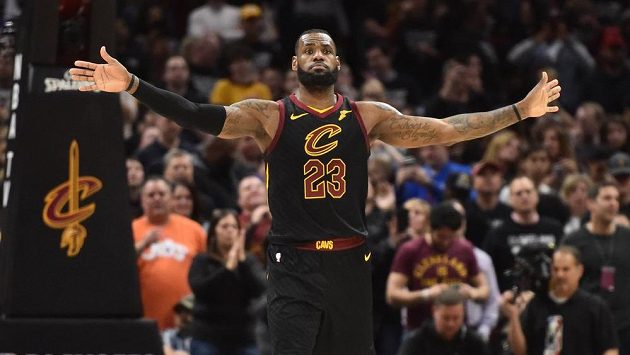 Basketbalista LeBron James dovedl potřinácté v kariéře svůj tým do 2. kola play off NBA. Basketbalista LeBron James dovedl potřinácté v kariéře svůj tým do 2. kola play off NBA.