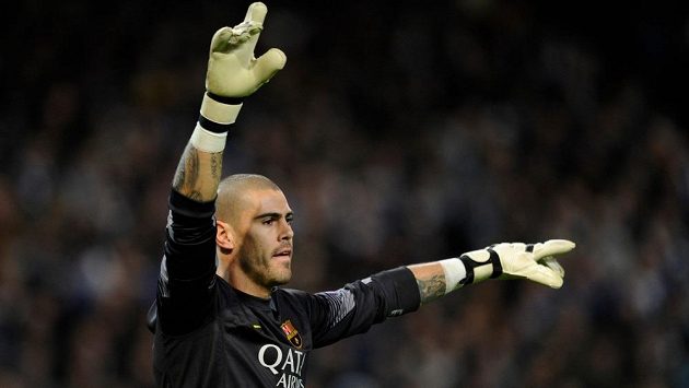Brankář Victor Valdés v dresu Barcelony. Brankář Victor Valdés v dresu Barcelony.