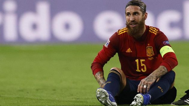 Kapitán Realu Madrid Sergio Ramos se vrátil z reprezentačních zápasů se svalovým zraněním. Kapitán Realu Madrid Sergio Ramos se vrátil z reprezentačních zápasů se svalovým zraněním.