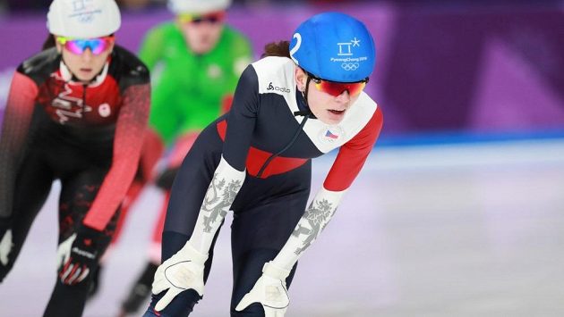 Česká rychlobruslařka Nikola Zdráhalová v závodě s hromadným startem. Česká rychlobruslařka Nikola Zdráhalová v závodě s hromadným startem.