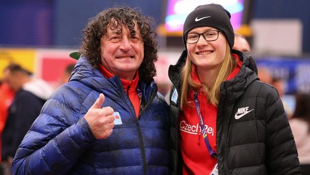 Bundy využije v Birminghamu česká výprava i ve vnitřních prostorech, tak jako po tréninku výškařka Michaela Hrubá se svým trenérem Michalem Pogánym. Bundy využije v Birminghamu česká výprava i ve vnitřních prostorech, tak jako po tréninku výškařka Michaela Hrubá se svým trenérem Michalem Pogánym.