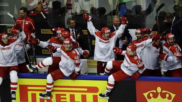 Dánská radost po triumfu nad Finskem. Dánská radost po triumfu nad Finskem.