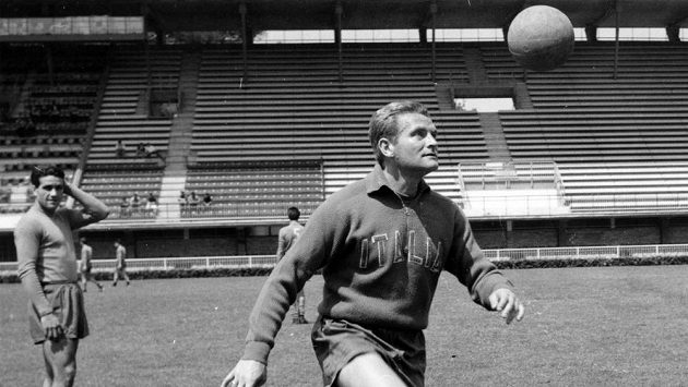 Zemřela italská fotbalová legenda Giampiero Boniperti. Někdejšímu kanonýrovi Juventusu bylo 92 let. Zemřela italská fotbalová legenda Giampiero Boniperti. Někdejšímu kanonýrovi Juventusu bylo 92 let.