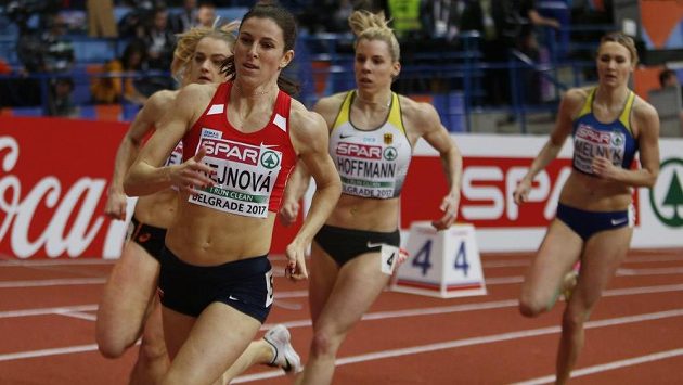 Zuzana Hejnová vyhrála na halovém mistrovství Evropy v Bělehradu druhý rozběh na 400 metrů a postoupila do odpoledního semifinále. Zuzana Hejnová vyhrála na halovém mistrovství Evropy v Bělehradu druhý rozběh na 400 metrů a postoupila do odpoledního semifinále.