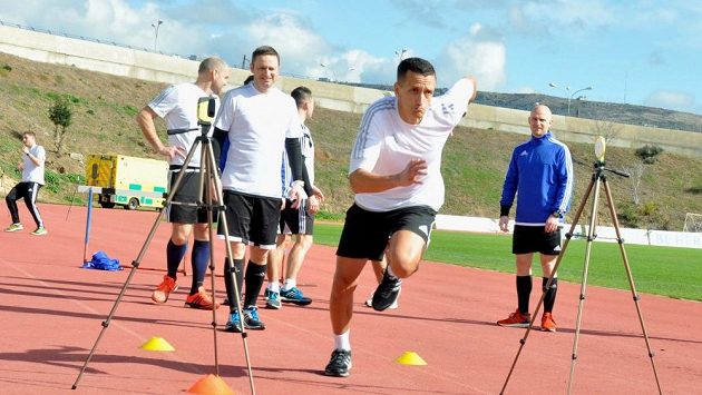 Čeští fotbaloví rozhodčí absolvují během přípravy na Kypru i kondiční testy. Čeští fotbaloví rozhodčí absolvují během přípravy na Kypru i kondiční testy.