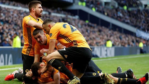 Radost fotbalistů Wolverhamptonu. Radost fotbalistů Wolverhamptonu.