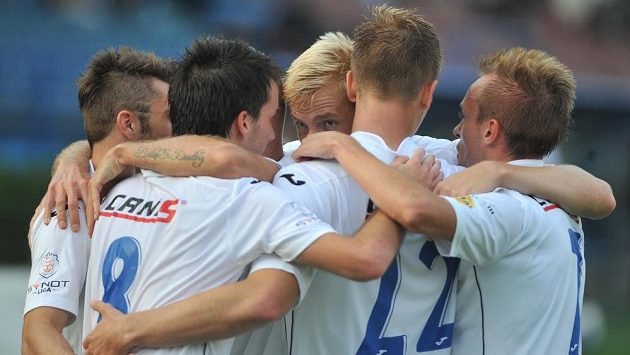 Fotbalisté Ostravy slaví gól proti Mladé Boleslavi v 7. kole Synot ligy. Fotbalisté Ostravy slaví gól proti Mladé Boleslavi v 7. kole Synot ligy.