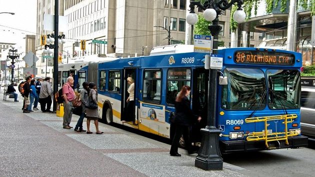Přetlačovaná s autobusem MHD? Vy to doma raději nezkoušejte! (ilustrační foto) Přetlačovaná s autobusem MHD? Vy to doma raději nezkoušejte! (ilustrační foto)