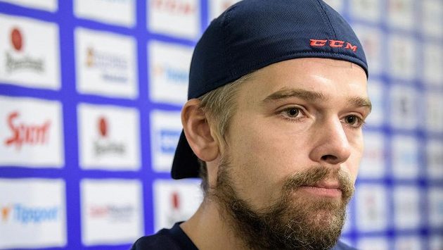 Zbyněk Michálek během srazu hokejové reprezentace před turnajem Channel One Cup. Zbyněk Michálek během srazu hokejové reprezentace před turnajem Channel One Cup.