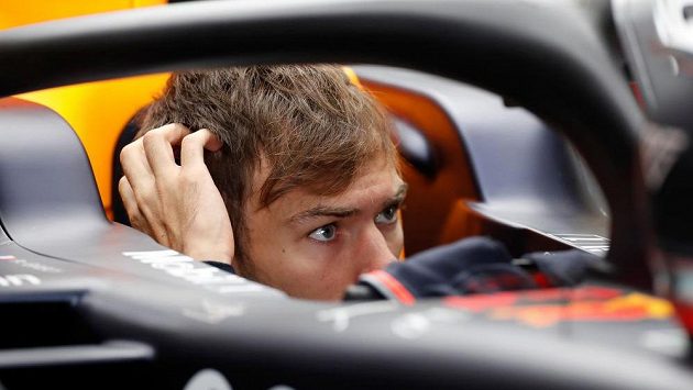 Pierre Gasly z Red Bullu při tréninku před GP Británie v Silverstonu. Pierre Gasly z Red Bullu při tréninku před GP Británie v Silverstonu.