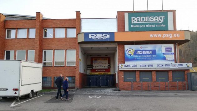 Zlínský zimní stadion Luďka Čajky. Zlínský zimní stadion Luďka Čajky.