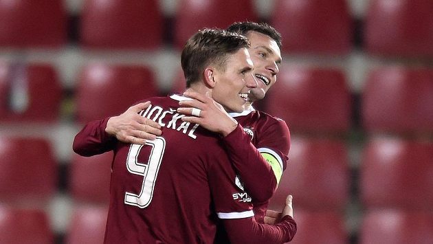Fotbalisté Sparty Praha Bořek Dočkal a David Lafata se radují z gólu. Fotbalisté Sparty Praha Bořek Dočkal a David Lafata se radují z gólu.