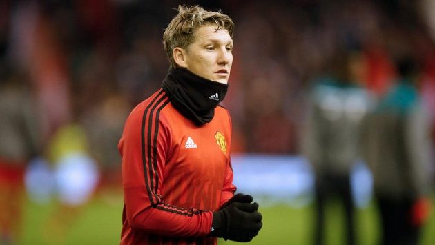 Bastian Schweinsteiger se znovu připravuje s áčkem Manchesteru United. Bastian Schweinsteiger se znovu připravuje s áčkem Manchesteru United.