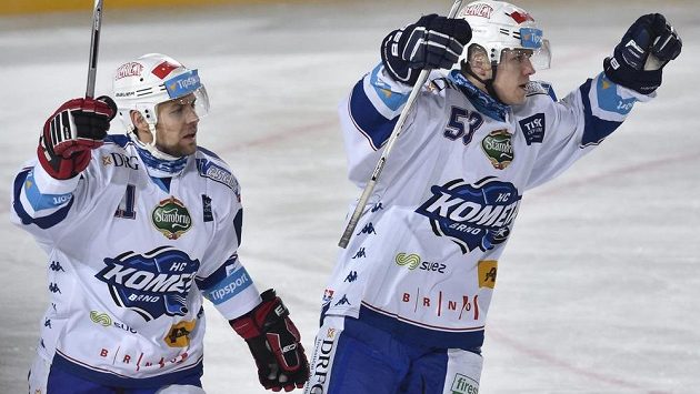Útočníci Komety Rastislav Špirko (vlevo) a Vojtěch Němec se radují z gólu proti Spartě. Útočníci Komety Rastislav Špirko (vlevo) a Vojtěch Němec se radují z gólu proti Spartě.