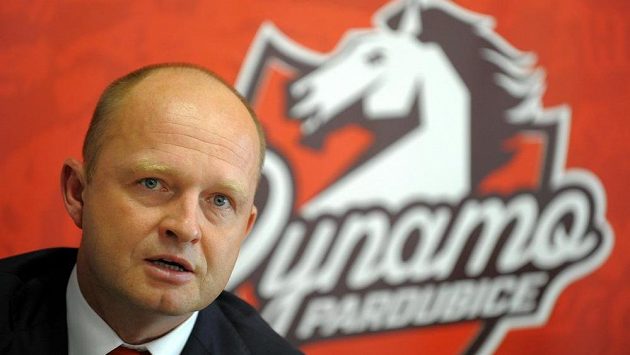 Generální manažer hokejového klubu Dynamo Pardubice Ondřej Šebek na tiskové konferenci k zahájení nové extraligové sezóny. Generální manažer hokejového klubu Dynamo Pardubice Ondřej Šebek na tiskové konferenci k zahájení nové extraligové sezóny.