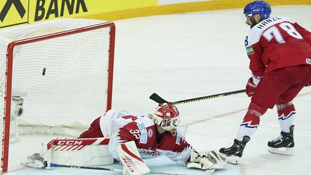 Robin Hanzl proměňuje nájezd proti Dánsku na MS. Robin Hanzl proměňuje nájezd proti Dánsku na MS.