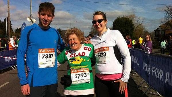 Gladys Tingleová ve svých čtyřiaosmdesáti letech běhá. A to i závody. Gladys Tingleová ve svých čtyřiaosmdesáti letech běhá. A to i závody.