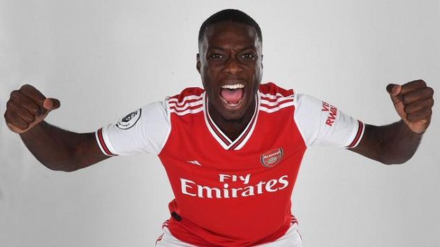 Útočník Nicolas Pépé v dresu Arsenalu. Útočník Nicolas Pépé v dresu Arsenalu.
