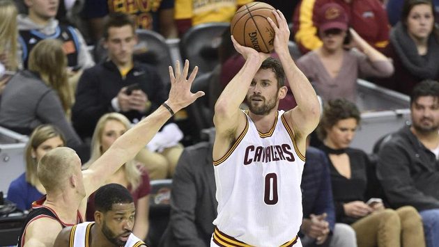 Basketbalista Clevelandu Kevin Love předvedl ve středečním utkání NBA proti Portlandu nevídaný střelecký koncert. Basketbalista Clevelandu Kevin Love předvedl ve středečním utkání NBA proti Portlandu nevídaný střelecký koncert.