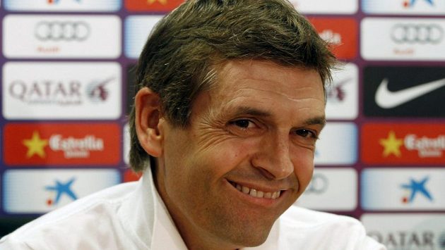 Tito Vilanova musel kvůli zdravotním problémům skončit na lavičce fotbalistů Barcelony. Tito Vilanova musel kvůli zdravotním problémům skončit na lavičce fotbalistů Barcelony.