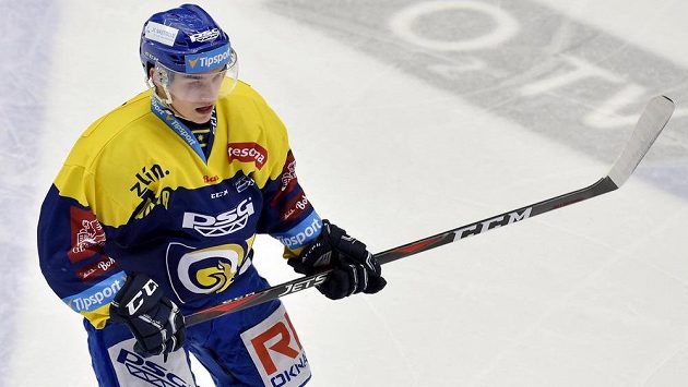 Mladý obránce Matyáš Hamrlík ze Zlína při své extraligové premiéře v Třinci. Mladý obránce Matyáš Hamrlík ze Zlína při své extraligové premiéře v Třinci.