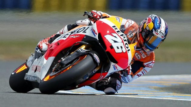 Motocyklový závodník Dani Pedrosa startující v třídě MotoGP během druhého tréninku na VC Francie. Motocyklový závodník Dani Pedrosa startující v třídě MotoGP během druhého tréninku na VC Francie.