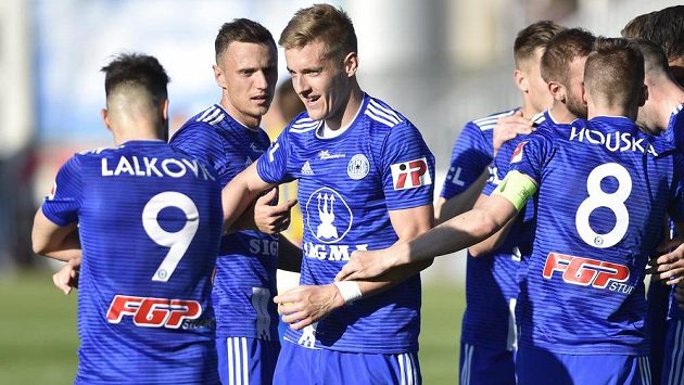 Olomoučtí fotbalisté se radují z gólu - na snímku jsou Milan Lalkovič, Šimon Falta, autor gólu Jakub Plšek a David Houska. Olomoučtí fotbalisté se radují z gólu - na snímku jsou Milan Lalkovič, Šimon Falta, autor gólu Jakub Plšek a David Houska.
