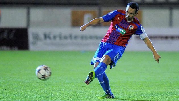 Plzeňský Pavel Horváth během osmifinálového utkání Poháru FAČR v Hradci Králové. Plzeňský Pavel Horváth během osmifinálového utkání Poháru FAČR v Hradci Králové.