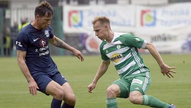 Filip Hološko ze Slovácka a Lukáš Pokorný z Bohemians v akci během nejvyšší soutěže fotbalistů. Filip Hološko ze Slovácka a Lukáš Pokorný z Bohemians v akci během nejvyšší soutěže fotbalistů.