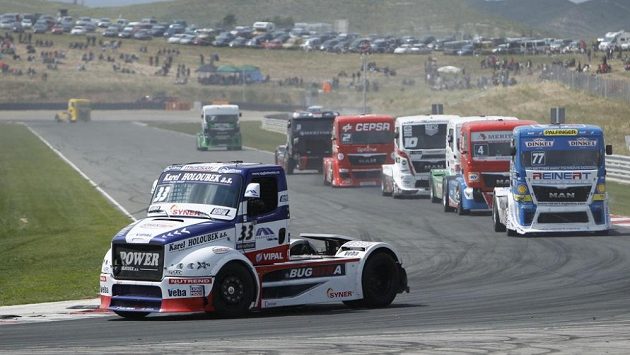 David Vršecký s tahačem Buggyra (vlevo) při závodu ME ve španělské Navaře. David Vršecký s tahačem Buggyra (vlevo) při závodu ME ve španělské Navaře.