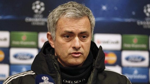 Trenér Chelsea José Mourinho na tiskové konferenci před úvodním osmifinálovým zápasem Ligy mistrů s týmem Galatasaray Istanbul. Trenér Chelsea José Mourinho na tiskové konferenci před úvodním osmifinálovým zápasem Ligy mistrů s týmem Galatasaray Istanbul.