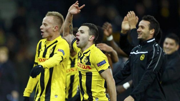 Fotbalisté Young Boys Bern slaví vítězství nad Spartou a postup do jarní vyřazovací fáze Evropské ligy. Fotbalisté Young Boys Bern slaví vítězství nad Spartou a postup do jarní vyřazovací fáze Evropské ligy.