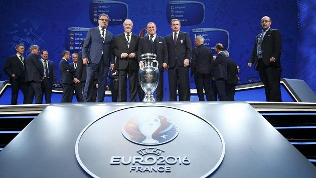 Trenéři reprezentačních týmů, které se střetnou v základní skupině D na EURO 2016: Zleva chorvatský kouč Ante Čačič, Vicente del Bosque (Španělsko), Fatih Terim (Turecko) a Pavel Vrba. Trenéři reprezentačních týmů, které se střetnou v základní skupině D na EURO 2016: Zleva chorvatský kouč Ante Čačič, Vicente del Bosque (Španělsko), Fatih Terim (Turecko) a Pavel Vrba.
