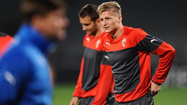 Obránce Viktorie Plzeň Václav Procházka (vpravo). Obránce Viktorie Plzeň Václav Procházka (vpravo).